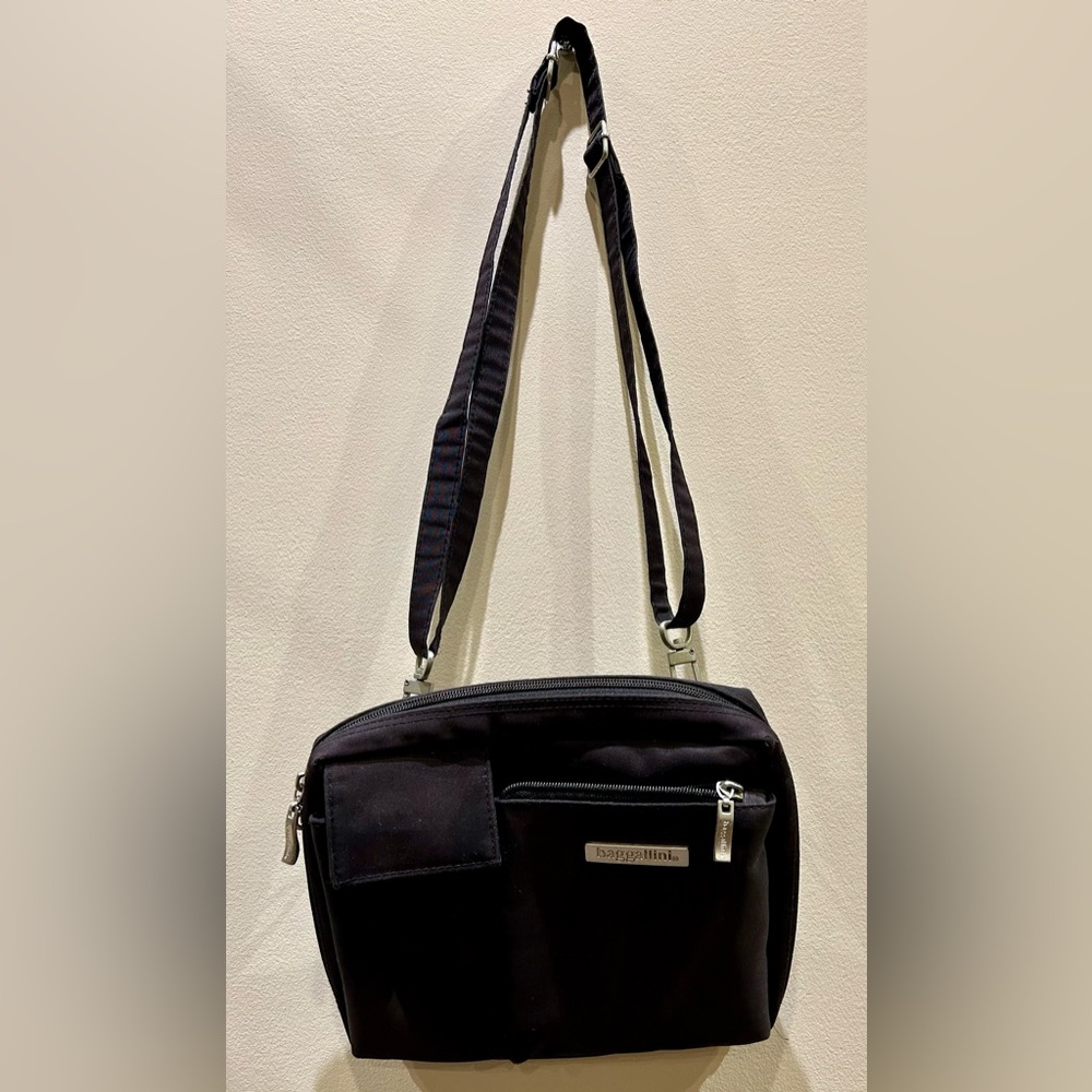 Baggallini Nylon Multi Compartment Convertible Black CrossBody Fanny Pack Purse